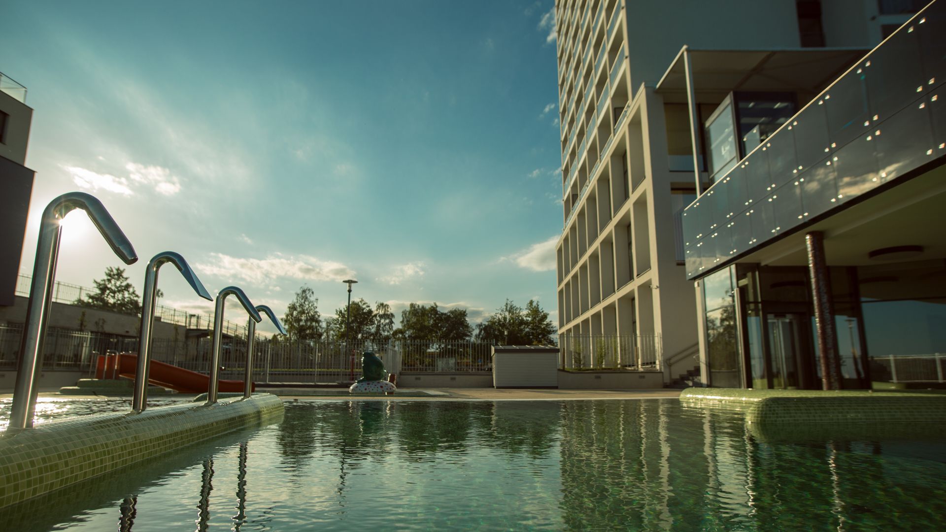 Vízpart, strand, kültéri medencék