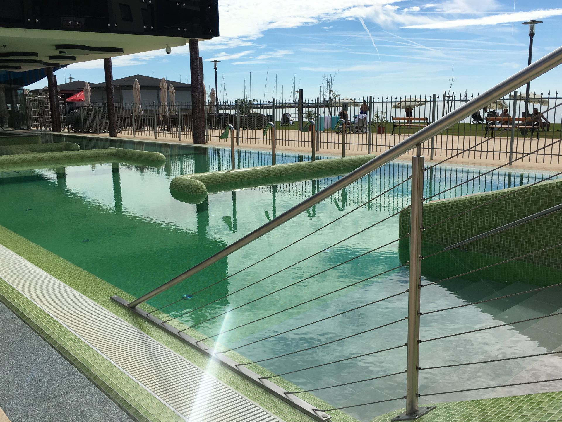 Vízpart, strand, kültéri medencék