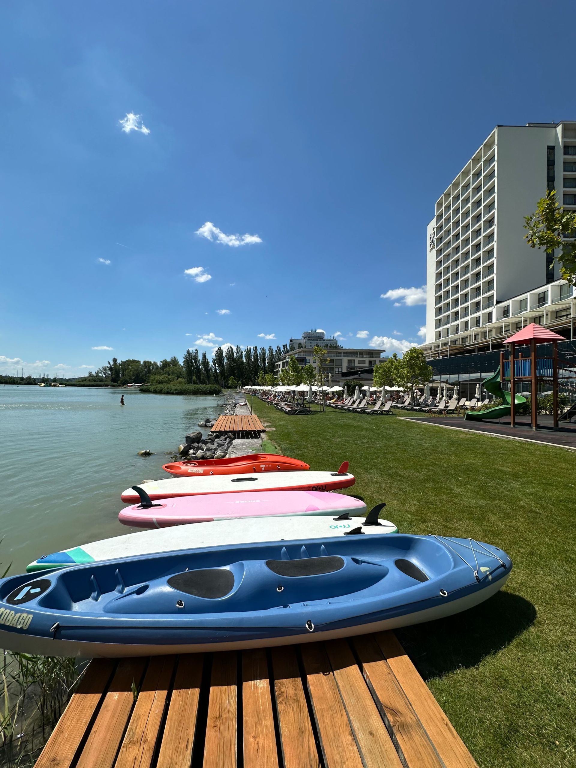 Vízpart, strand, kültéri medencék