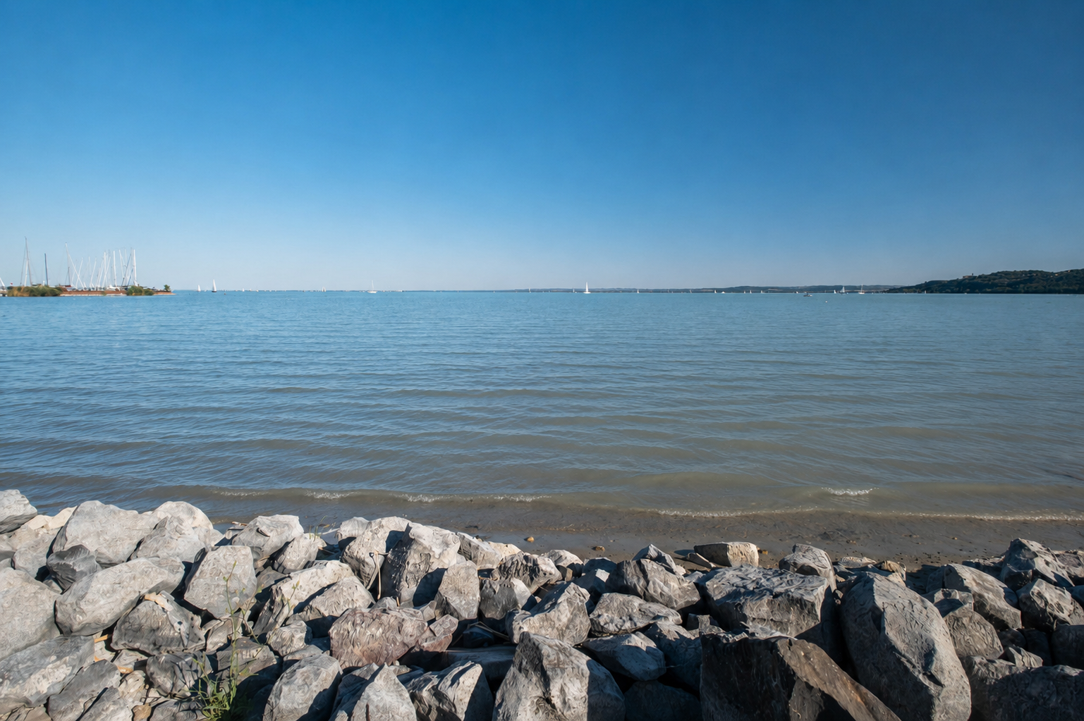 Vízpart, strand, kültéri medencék