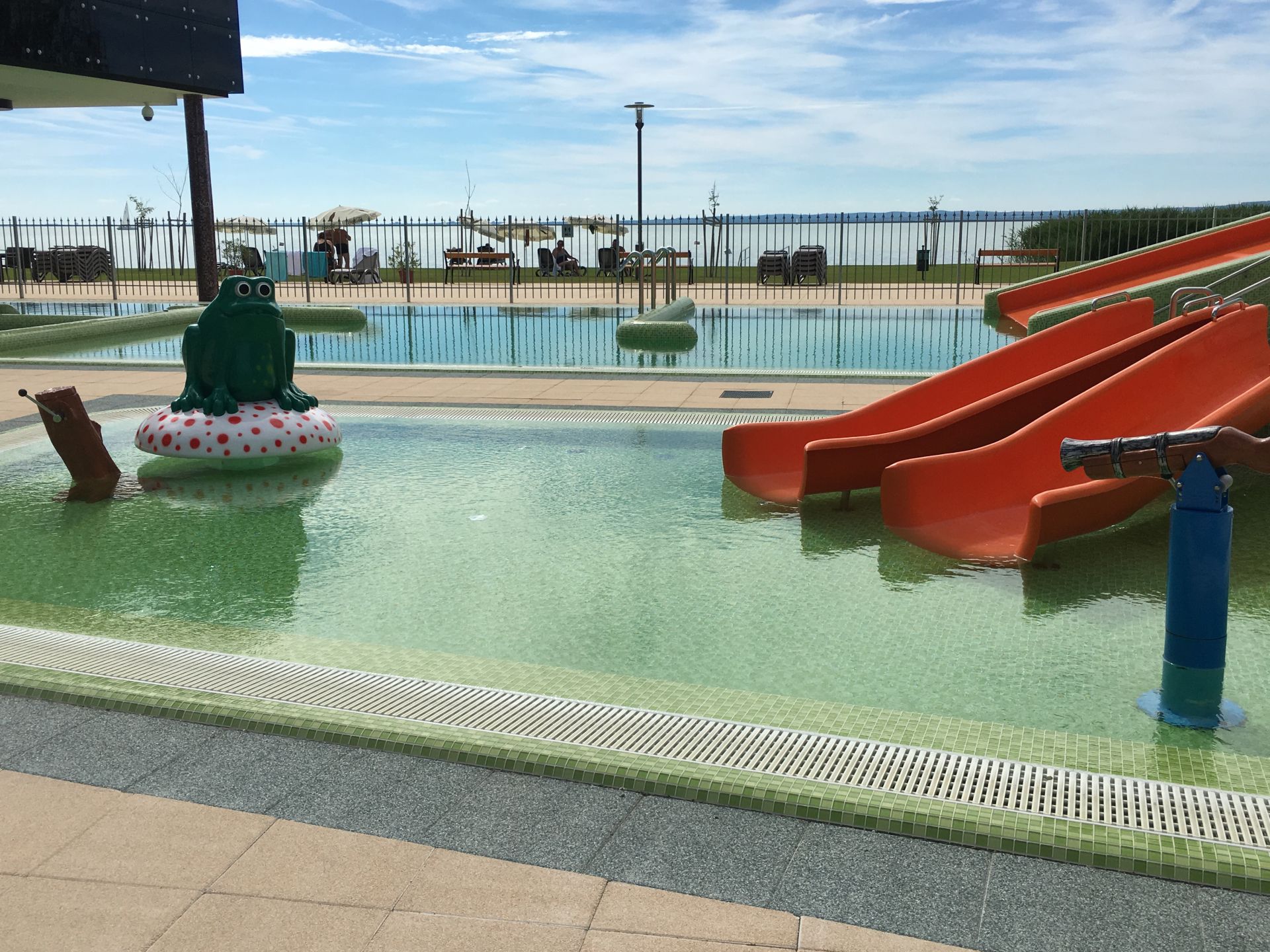 Vízpart, strand, kültéri medencék