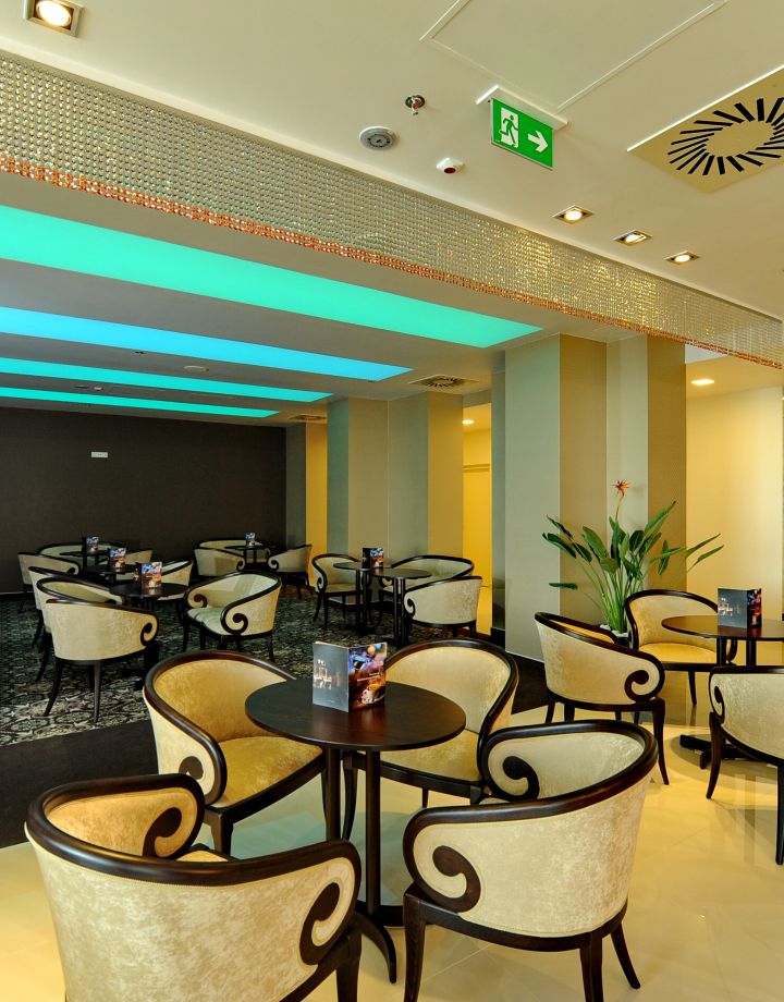 Lobby bar